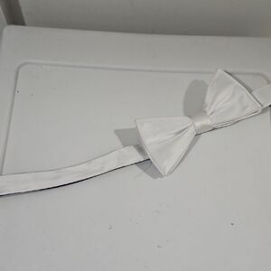 Saddlebred White Satin Bow Tie for Men